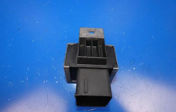 Mercedes-Benz A W176 Glow plug pre-heat relay 5002