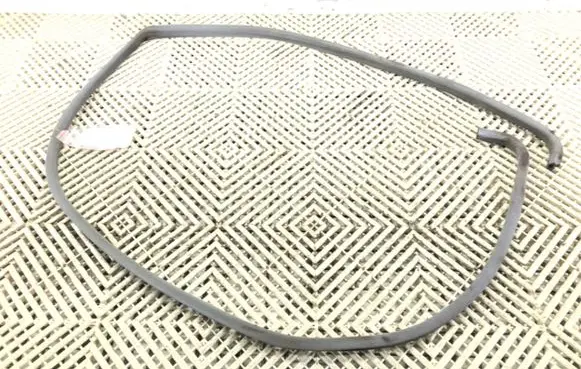 Mercedes-Benz 190 W201 Rubber seal front door (on door) 