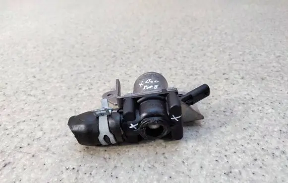 Volvo XC40 Electric auxiliary coolant/water pump 32222659