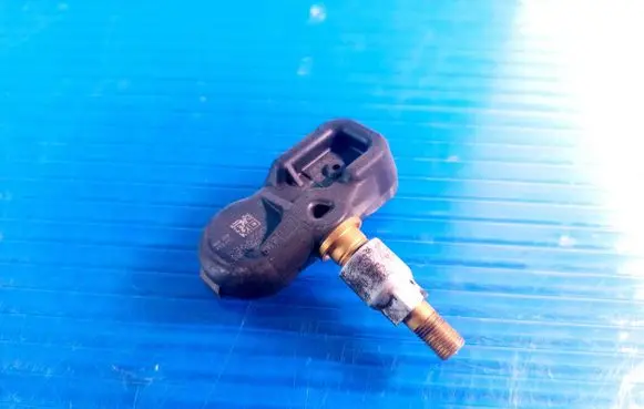 Toyota RAV 4 (XA40) Tire pressure sensor 10R035437 035437