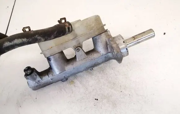 Honda Insight Master brake cylinder