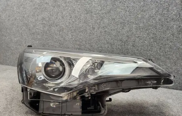 Toyota Avensis T270 Headlight/headlamp 0536SCZ 0536