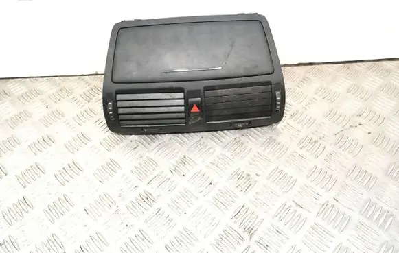 Skoda Octavia Mk2 (1Z) Dash center air vent grill 1Z0820951