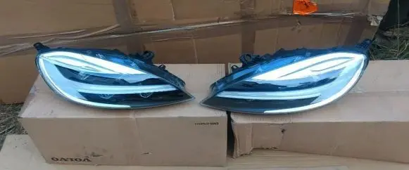 Volvo V40 Headlights/headlamps set 32228479 32228480