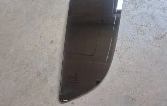 Mitsubishi L200 Rear vent window glass 