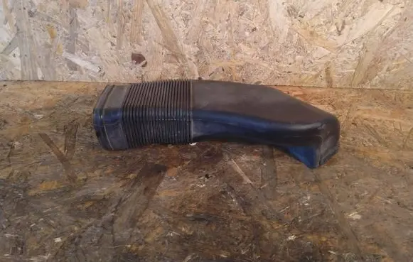 Audi A4 S4 B5 8D Air intake hose/pipe 8D0129617E