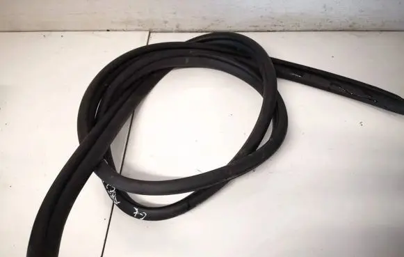 Toyota Urban Cruiser (XP110) Rubber seal rear door 