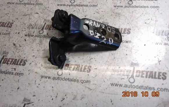 Mitsubishi Grandis Rear door lower hinge