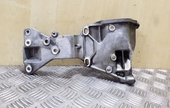 Volvo XC60 Generator/alternator bracket 31258329