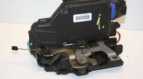 Skoda Octavia Mk2 (1Z) Front door lock 3D1837016 PA6630XGF