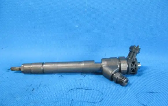 Opel Vivaro Fuel injector H8201055367