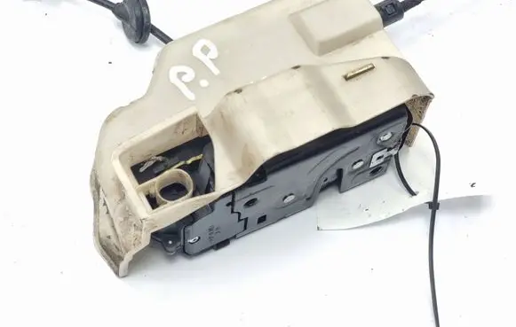 Volkswagen Cross Touran I Front door lock