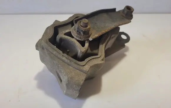 Volvo V70 Gearbox mount 6G9N6P082