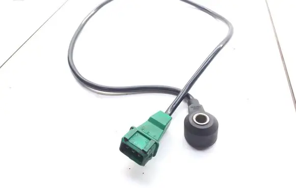 Audi A4 S4 B5 8D Detonation knock sensor 054905377H