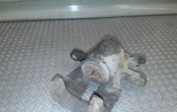 Mercedes-Benz A W169 Rear brake caliper 