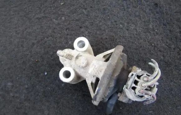 Mazda 323 EGR valve k5t710
