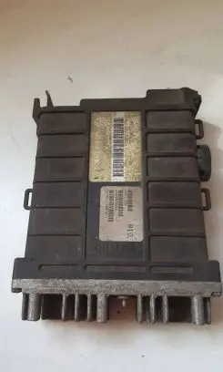 Volkswagen Golf III Engine control unit/module 443907311B