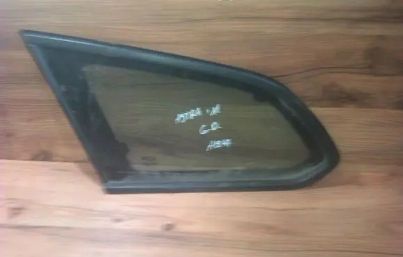 Opel Astra J Rear side window