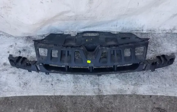 Renault Megane III Radiator support slam panel