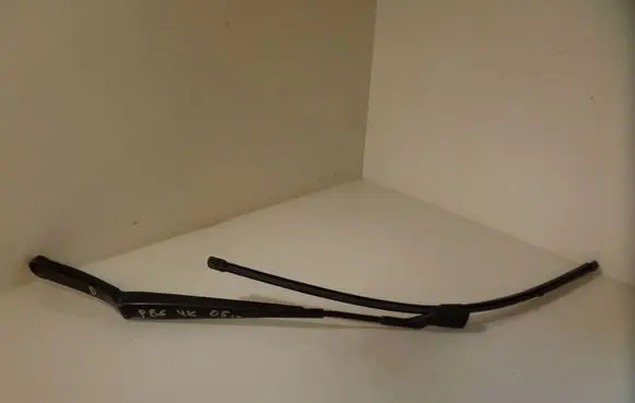 Volkswagen PASSAT B6 Windshield/front glass wiper blade 3C2955410C