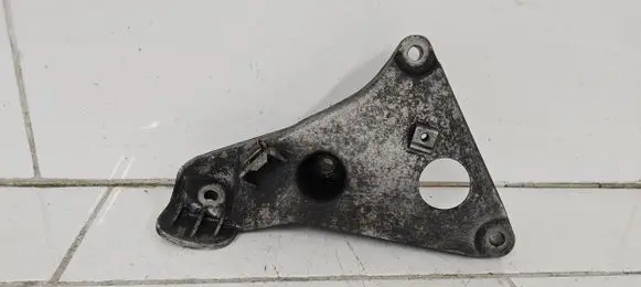 BMW 5 E60 E61 Engine mounting bracket 6777053 13807410 6905