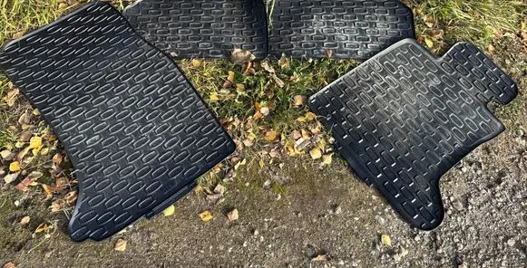 BMW 5 E60 E61 Front floor carpet liner 18623710
