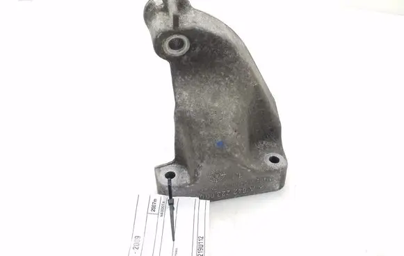 Mercedes-Benz E W211 Engine mounting bracket A6422230004