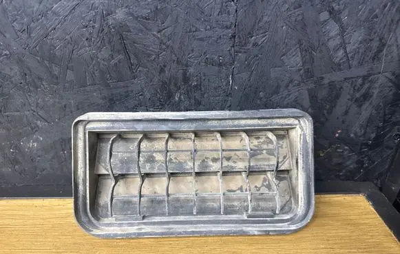 Volkswagen Golf V Quarter panel pressure vent 3C0819465