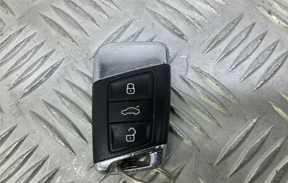 Volkswagen PASSAT B8 Ignition key/card 3G0959752
