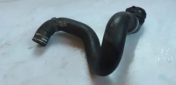 Audi A6 C7 Engine coolant pipe/hose 8R0122101Q