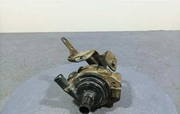 Nissan King Cab, Navara Water pump 21580-5JU0A