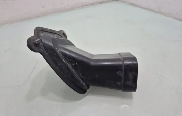 Opel Astra J Air intake duct part 1051672S02