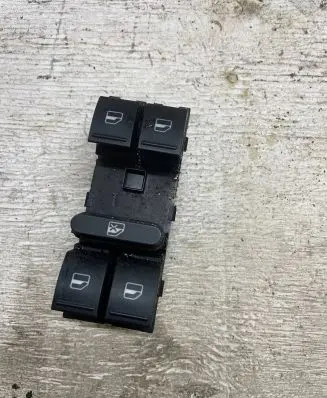 Volkswagen Tiguan Electric window control switch 1K4959857B