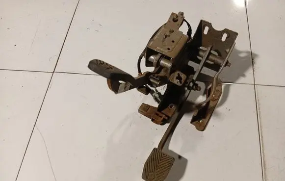 Chrysler Voyager Brake pedal 