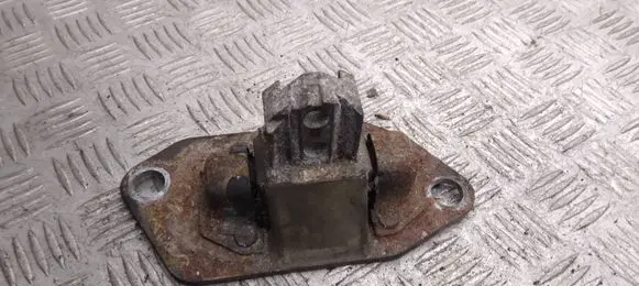 Volvo XC70 Engine mount bracket 30748811