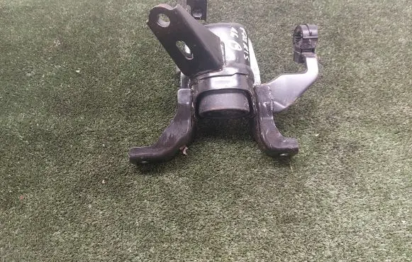 Toyota Auris E180 Engine mount bracket 123050T160