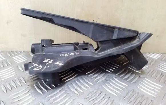 Accelerator throttle pedal
