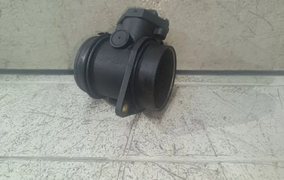 Audi A4 S4 B5 8D Mass air flow meter 058133471A