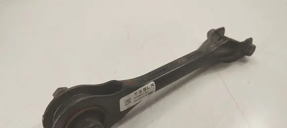 Tesla Model 3 Rear upper control arm/wishbone 104442700C