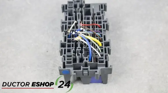 Nissan Note (E12) Fuse module