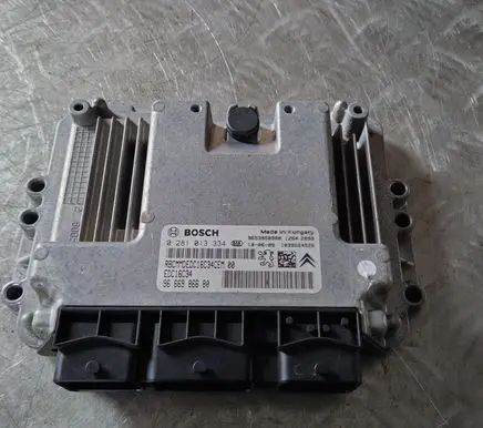 Peugeot 3008 I Engine control unit/module 0281013334 9666986680