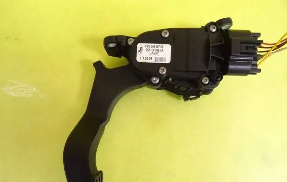 Ford Fiesta Accelerator throttle pedal 6PV008567-00