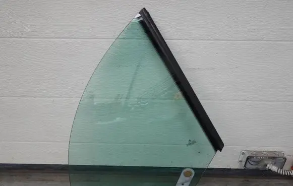 Volkswagen New Beetle Rear door window glass 43R004529 DOT615M40VAS2