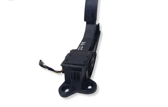 Mercedes-Benz ML W164 Accelerator throttle pedal A1643000004