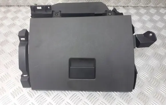 Ford C-MAX I Glove box