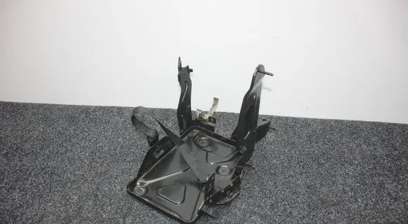 Jeep Renegade Battery box tray B422 000000