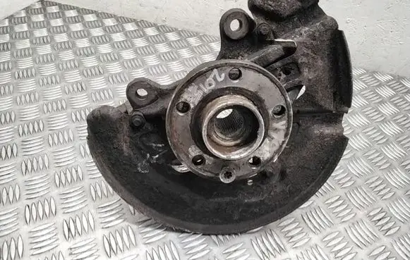 Front wheel hub