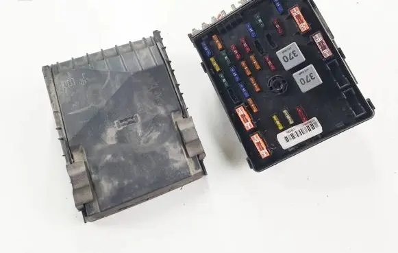 Volkswagen PASSAT B7 Fuse module 3C0937125 63592777