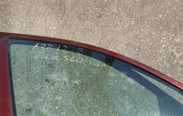 Volvo S60 Front door window glass four-door