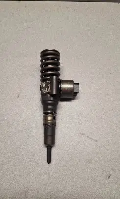 Volkswagen PASSAT B6 Fuel injector 03G130073B